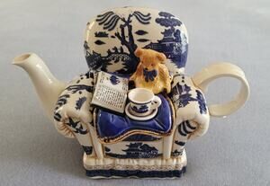 ROYAL DOULTON Cardew Design/Blue Willow Teddybear Teapot 8"x6"x5"-1998/#4 of 99